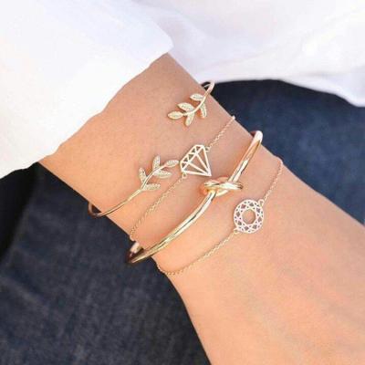 China Fashion bracelet set hot creative knotted leaves diamond gold bracelet set hollow disc fashion summer for sale