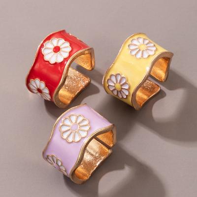 China 2021 New Fashion Jewelry Men's Personality Cold Wind Oil Drip Opening Rings Gold Fashion Small Daisy Flower Ring Set For Women for sale