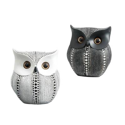 China Europe Resin Owl Statue Decor Small Crafts Figurines Black White Animal Sculpt for sale