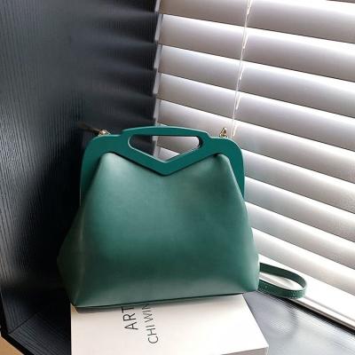 China New 2022 spring one-shoulder messenger portable female triangle handle cloud fancy bag for sale