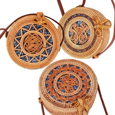 China Fashion Beach Bag For Women Boho Bag Cross - Handwoven Rattan Round Body Purse With Leather Strap for sale