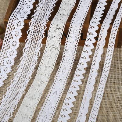 China Wholesale Water Soluble Embroidered Flower Lace Up Fabric Roll Lace Ribbon White Sewing Lace C098 for sale