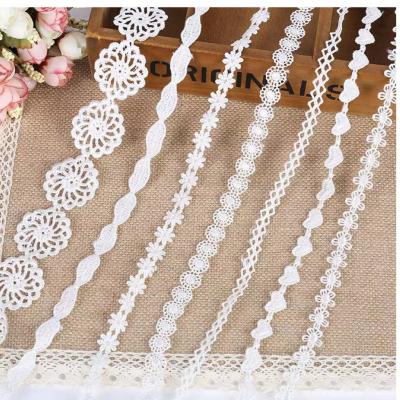 China Free sample C051 handmade white border guipure lace trim white cotton embroidery lace trim for dress border for sale