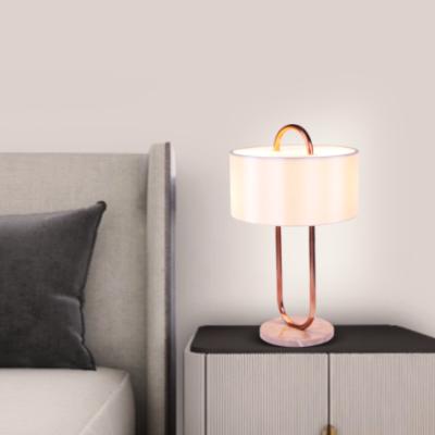 China Modern Nordic Table Lamp Decoration Vintage Middle-aged Style Table Lamp Living Room Table Light for sale