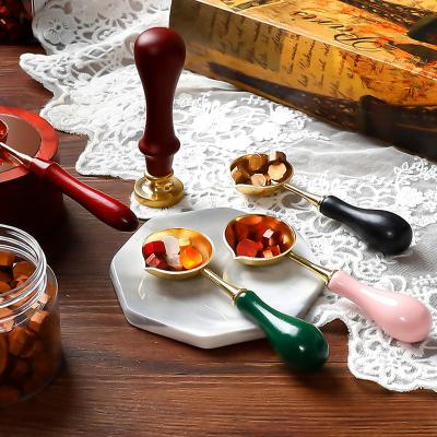 China Eco-friendly Vintage Wax Spoon Sealing Wax Seal Stamp Beads for Wedding Envelope Sealing Wax Stamp Wooden Handle Spoon Craft for sale