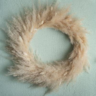 China Pampas Grass Wreath Wholesale Customized Pampas Grass Wreath Dried Flower Arrangement High Quality Dried Flower Wreath for sale