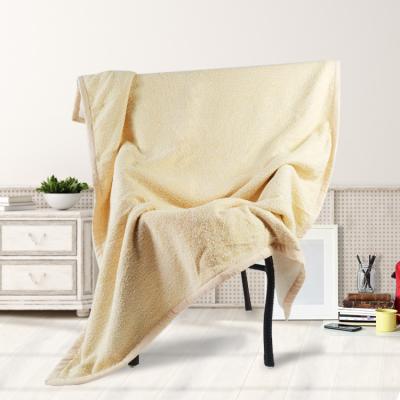 China Anti-Static Polyester Flannel Fleece Moving Throw Blanket With For Queen Sofa Bed for sale