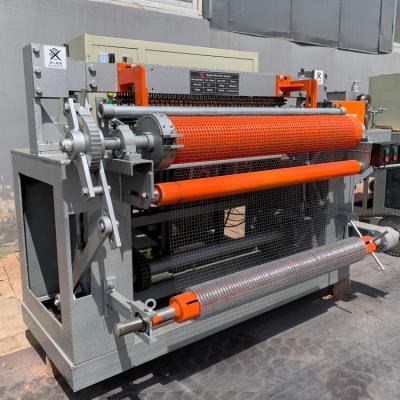 China Building Material Shops Automatic Building Steel Wire Mesh Welded Mesh In Roll Making Machine for sale