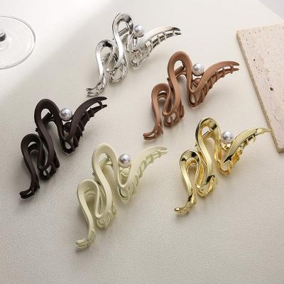 China Wholesale New Decoration Shark Korean Hair Clips Metal Gold Plated Pearl Wave Hair Claw Clips For Thick Hair for sale