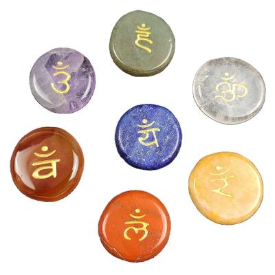 China Natural Stone Healing Crystal Engraved Chakra Stone Pocket Set Europe Stone Wholesale Seven Palm Chakra Reiki for sale