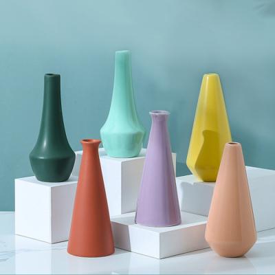 China Durable Decor Matt Ceramic Porcelain Flower Bud Vase For Living Room Irregular Shaped Table Top Decor for sale