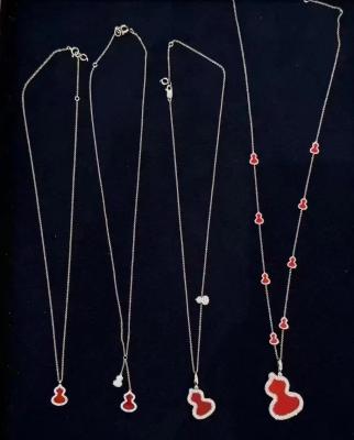 China Van Cleef Arpels Frivole Ketting Meisjes 18K Goud Juwelen Magie Alhambra Lang Malachiet Ketting Juwelen Op maat Te koop