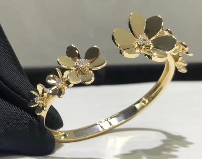 China 18k Yellow Gold Diamond Four Leaf Clover Bangle Bracelet Customized for sale