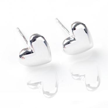 China Beautiful Heart Woman Fashion Sterling Silver 925 Rhodium Plated Tiny Heart Shape Stud Earrings for sale