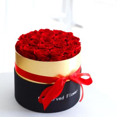 Chine Emballage de boîte cadeau cylindrique de fin personnalisée pour les arrangements de fleurs de roses conservées à vendre