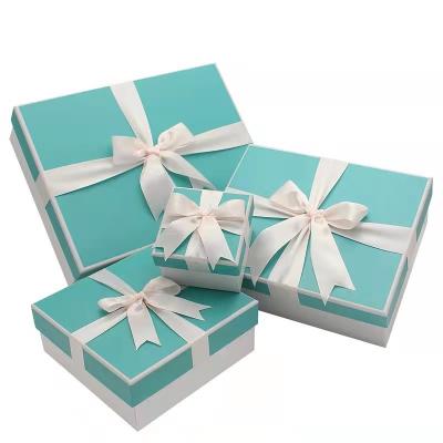China 4C/UV/Lamination/Embossing/Stamping Surface Finish on Personalized Gift Box for sale