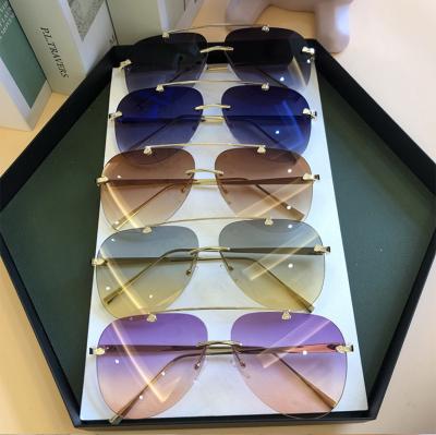 China Fashion Sunglasses 2021 New Design Multicolor Sunglasses Female Female Funky Sunglasses Big for sale