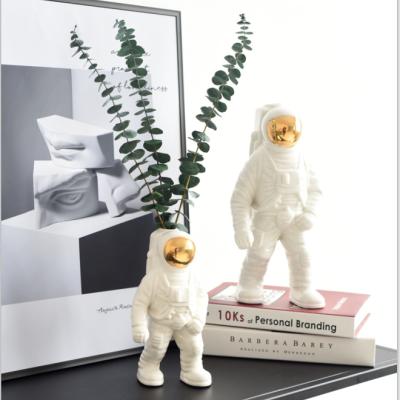 China Simple Modern Nordic Style Astronaut Flower Arrangement Instagram Guest Dining Room Home Decor Astronaut Vase Decorations for sale