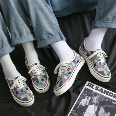 China Hard-Wearing New Lattice Color Matching Design Custom Vulcanized Shoes Lace Up Flat Casual Sneakers Canvas Shoes Men Women Couple Sneaker for sale