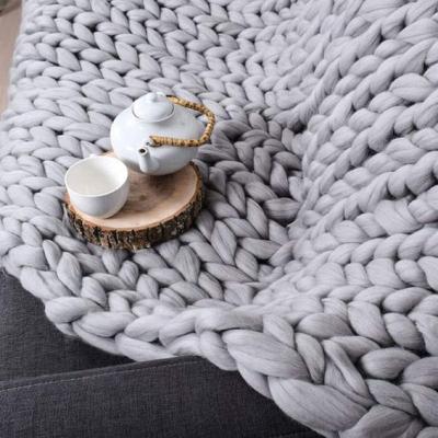 China Anti-Static Handcrafted Thick Knit Blanket Large Thick Thick Wool Knit Tile Bedroom Decoration Pet Bed Chair Cushion Mat for sale