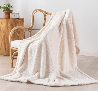 China Anti-static single lambswool blanket with striped pattern super soft blanket is soft and comfortable for bed and sofa in all seasons for sale