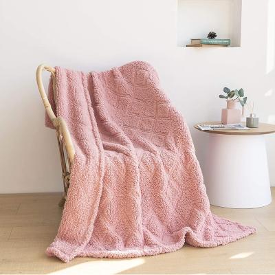 China Anti-static single lambswool blanket with striped pattern super soft blanket is soft and comfortable for bed and sofa in all seasons for sale