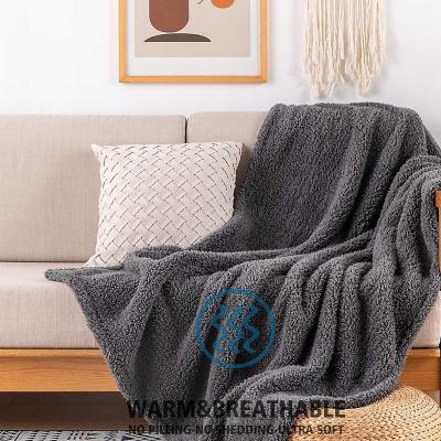 China Anti-static single lambswool blanket with striped pattern super soft blanket is soft and comfortable for bed and sofa in all seasons for sale