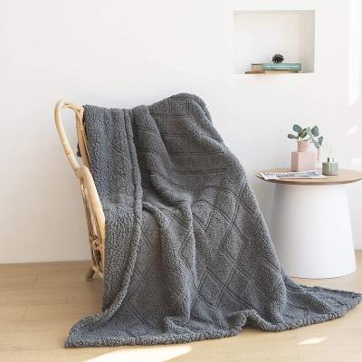 China Anti-static single lambswool blanket with striped pattern super soft blanket is soft and comfortable for bed and sofa in all seasons for sale