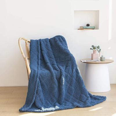 China Anti-static single lambswool blanket with striped pattern super soft blanket is soft and comfortable for bed and sofa in all seasons for sale