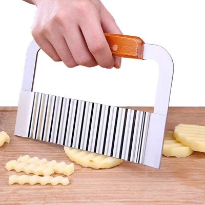 China Viable Potato Wavy Fold Cutting Vegetable Cutter Wooden Handle Knife French Fries Blade Slicer Kitchen Cutting Tools Steel Instruments for sale