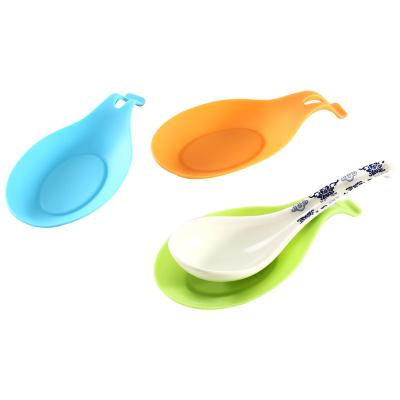 China Viable Wholesale Kitchen Spatula Tool Small Eggbeater Dish Holder Pad Silicone Spoon Rest Mat Accessories for sale