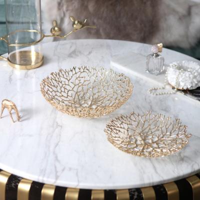 China Lightweight Luxury Golden Dry Cavity Modern Wedding Stocked Metal Fruit Dish Decoration Tray Metal For Home Decoration for sale