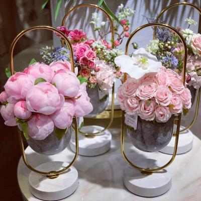 China Modern Luxury Handmade Decor Gold Marble Tabletop Flower Vase For Wedding Decoration Centerpiece for sale