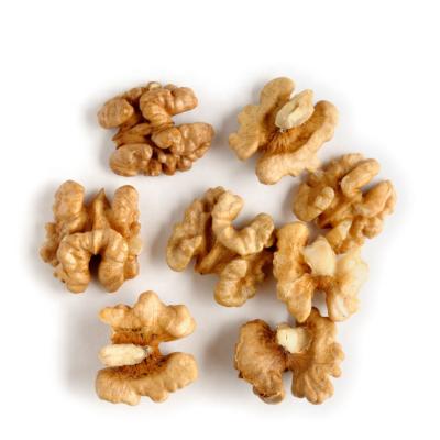 China Wholesale organic best price dry raw walnuts with shell and nut kernels for sale