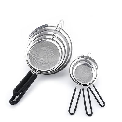 China Viable Kitchen Utensils Stainless Steel Oil Spoon Filter Skimmer Strainer Mesh Strainer with Silicone Handles for sale