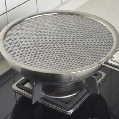 China 26 cm durable in stock wholesale kitchen cooking stainless steel splatter screen punch guard to protect oil for sale