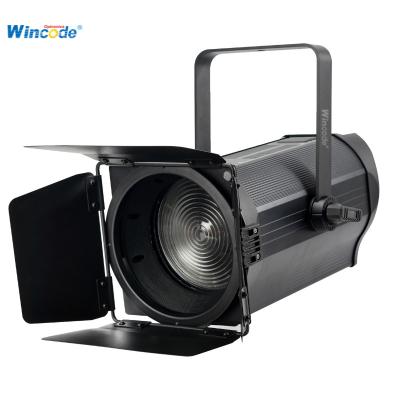 China 200W COB LED Fresnel Spotlight Zoom automático de color blanco cálido para estación de televisión de teatro de estudio profesional en venta