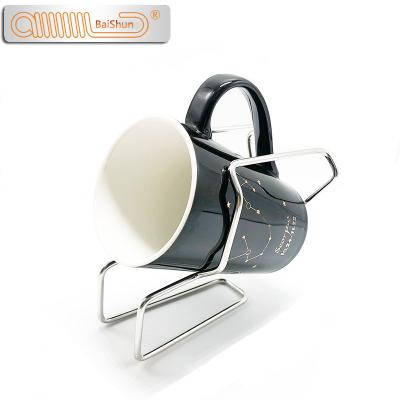 China Metal Style Simple Art Creative 304 Stainless Steel Cup Wine Rack Customizable for sale