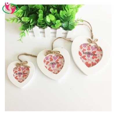 China Classic Novelty Heart Shaped Hanging Wooden Photo Frame for sale