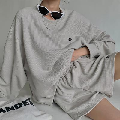 China Anti-pilling new design 2022 two pieces casual fitted sweatsuit women short sets custom made tracksuits crew neck sweatshirt sportswear for sale