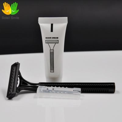 China Lightweight And Convenient Hotel Travel Razor Blades Black Disposable Razor With Shaving Cream for sale