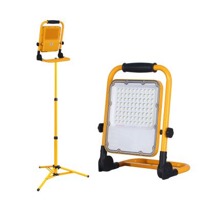 China Luz de trabajo LED portátil de alto brillo, cuerpo de aleación de aluminio, impermeable IP65, ideal para talleres, almacenes, sitios de construcción y otras aplicaciones de iluminación en venta