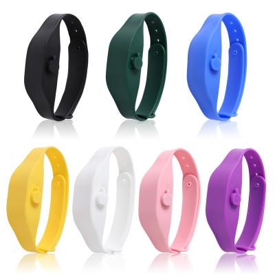 China Durable Silicone Adult Liquid Gel Wristband Dispenser Whole Silicone Alcohol Wristband Sanitizing Dispensing Hand Strap for sale