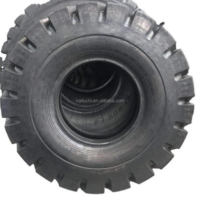 China 1600 Natural rubber 1600 left tire 18.00 1800-25 E-4J stacker lift truck18.00R25 front crane front tire 1800R25 for sale