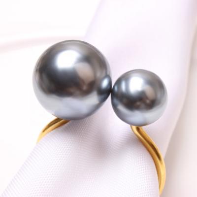 China Viable Gold Accessories Napkin Rings Holder Flower Metal Stocked Crystal Feature Cheap Simple Pearl Napkin Rings For Wedding for sale