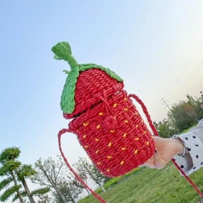 China Handwoven Strawberry Strawberry Anti-Static Ins Messenger Paper Rope Straw Bag Handwoven Bag for sale