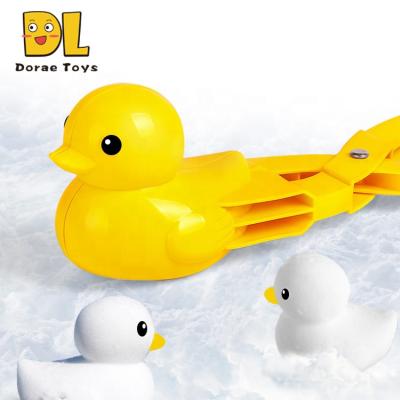 China Outdoor ABS/PP Snowball Maker Duck Shape Snowball Fight Clip Clips Winter Snowball Clip for sale