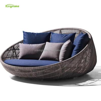 China Contemporary garden used folding type garden line daybed rattan balcony resin wicker round shape outdoor furniture daybed with canopy for sale