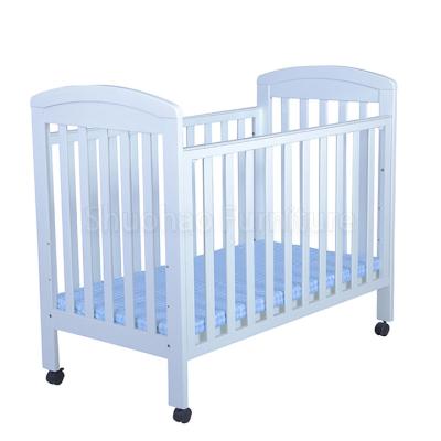 China New Arrival White Wooden Crib Height Adjustable Baby Cribs Bed Cradle With Wheels for sale