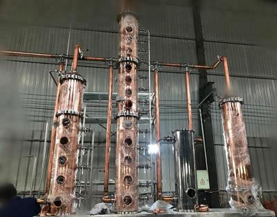 China 1000L ethanol vodka distillery craft spirit production line for sale with copper distillation column for sale